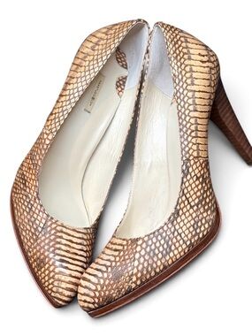 Max Studio Tan/Brown Snakeskin Pointed-Toe Pumps